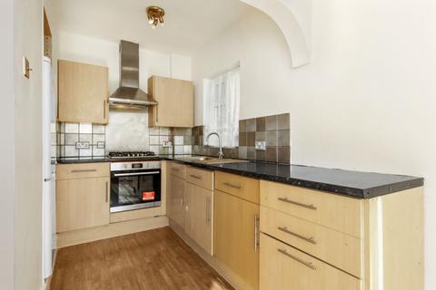 2 bedroom flat to rent, Compton Road, London, N21