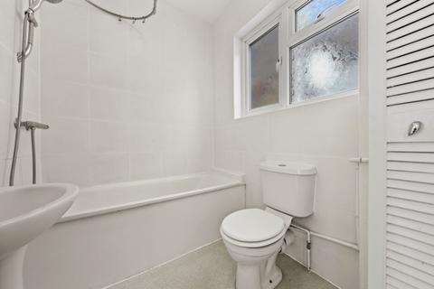 2 bedroom flat to rent, Compton Road, London, N21