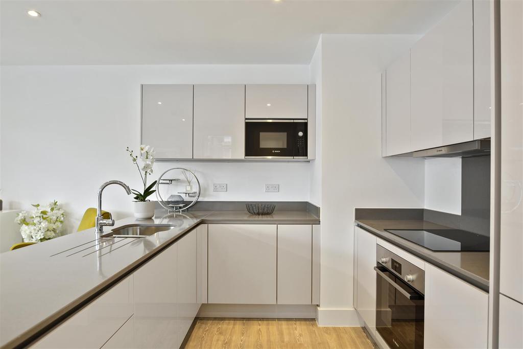 RHBP - Show Flat 144-156 Uxbridge Rd, W7 (54).jpg