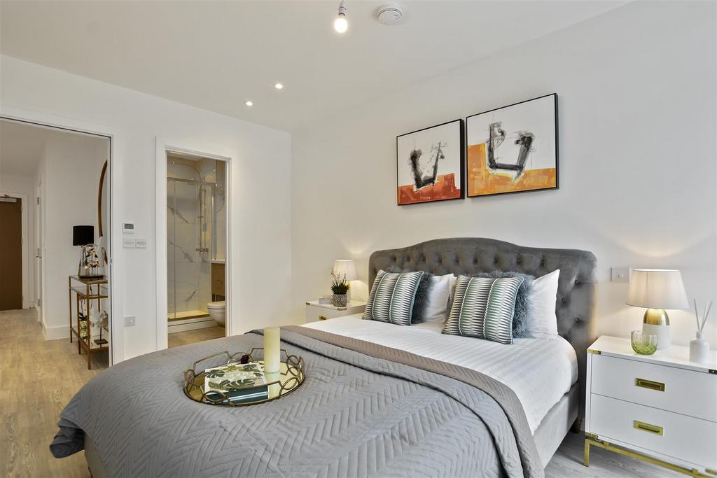 RHBP - Show Flat 144-156 Uxbridge Rd, W7 (39).jpg