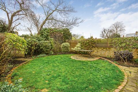 18 Lancaster Park, Richmond, TW10 6AB