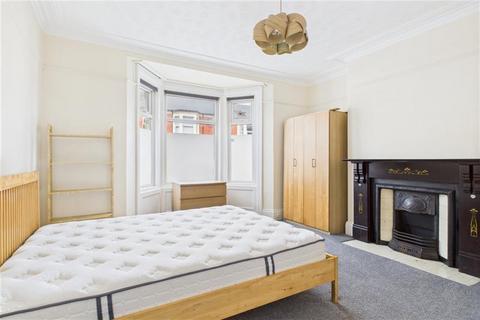 2 bedroom flat to rent, Newlands Road, Newcastle Upon Tyne