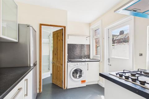 2 bedroom flat to rent, Newlands Road, Newcastle Upon Tyne