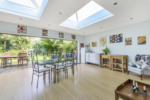22 Commonfields, West End, Woking, GU24 9HZ