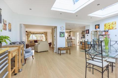 22 Commonfields, West End, Woking, GU24 9HZ