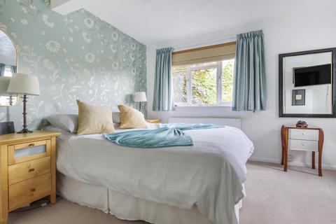 22 Commonfields, West End, Woking, GU24 9HZ