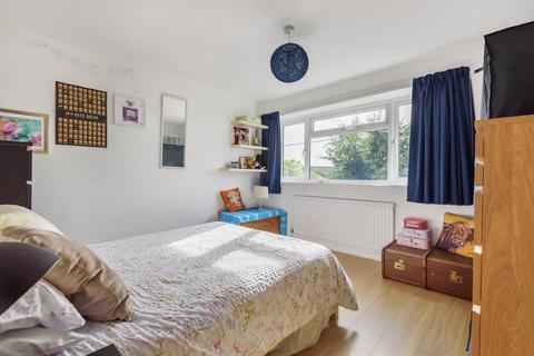 22 Commonfields, West End, Woking, GU24 9HZ