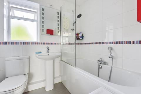 22 Commonfields, West End, Woking, GU24 9HZ