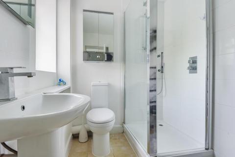 22 Commonfields, West End, Woking, GU24 9HZ