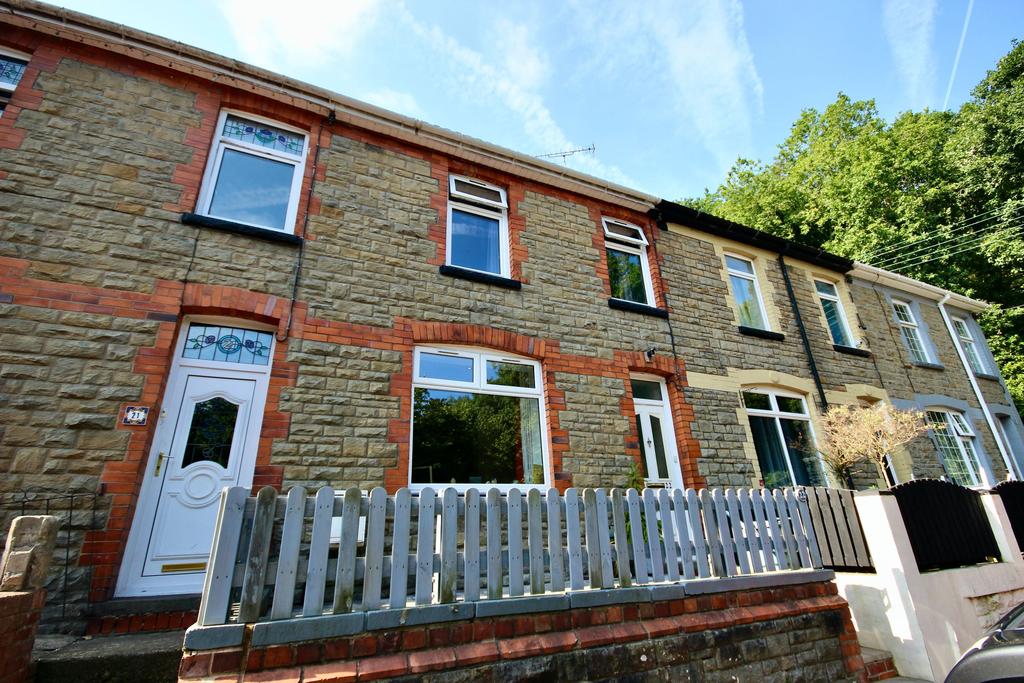 Kennard Terrace, Crumlin, Newport 2 bed terraced house £139,000