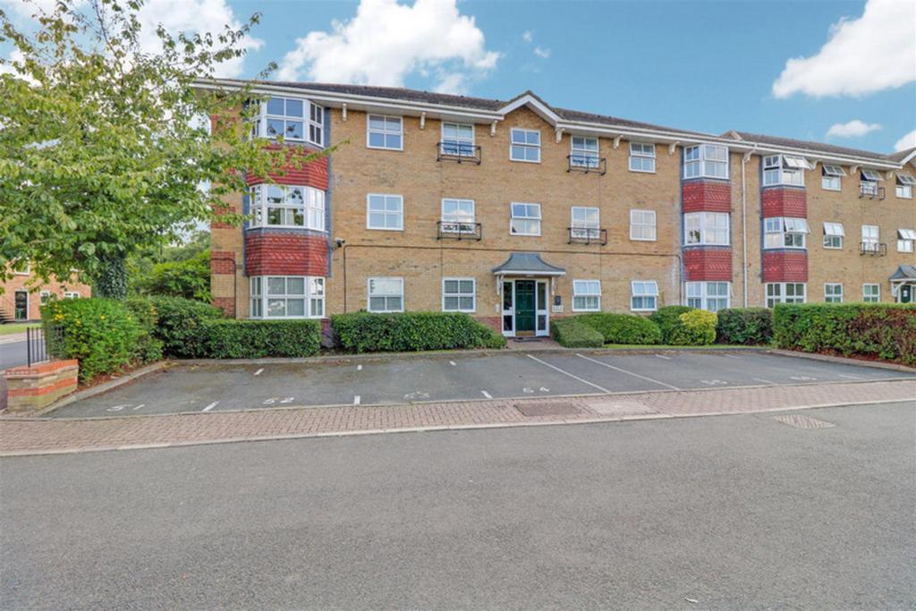 Wayletts, Leighonsea, SS9 1 bed apartment £800 pcm (£185 pw)