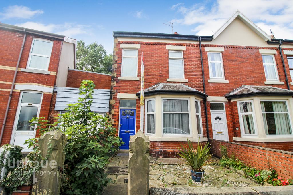 Curzon Road, Lytham St. Annes, FY8 2 bed terraced house for sale £150,000