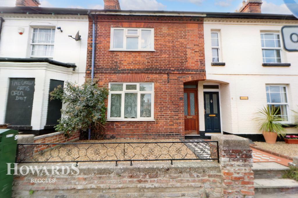 Douglas Place, Ravensmere, BECCLES 3 bed terraced house for sale £240,000
