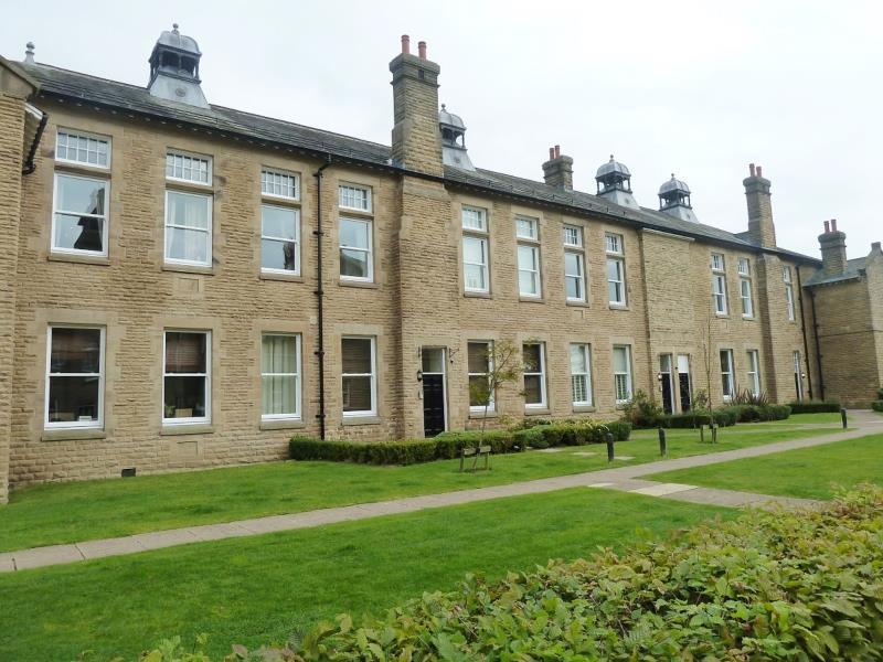 Buckden Court, 1 Jackson Walk... 2 bed apartment £750 pcm (£173 pw)