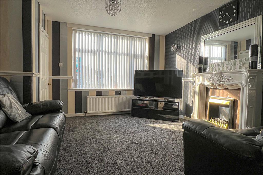Williams Crescent, Chadderton... 3 bed semidetached house £180,000