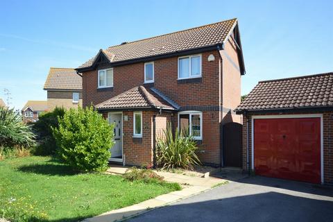 3 bedroom detached house to rent, Avebury Close, Bracklesham Bay, Chichester, PO20