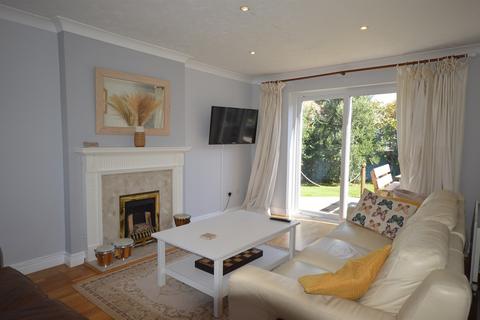 3 bedroom detached house to rent, Avebury Close, Bracklesham Bay, Chichester, PO20