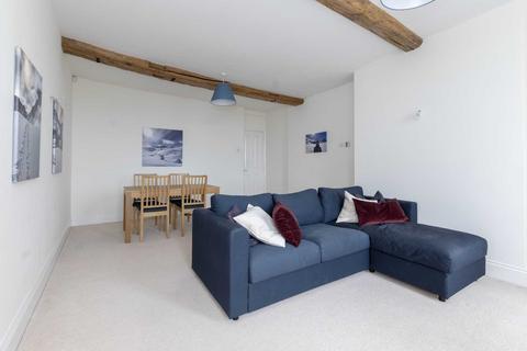 2 bedroom apartment to rent, White Hart Mews, Chipping Norton