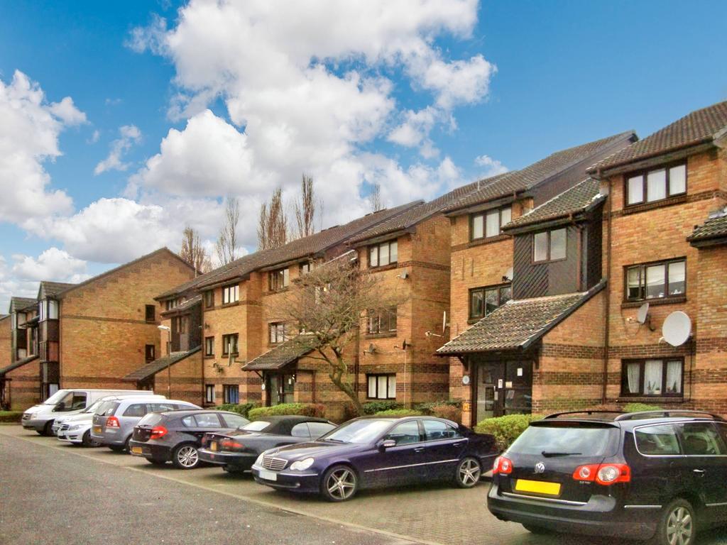 Harp Island Close, London NW10 1 bed flat for sale £240,000