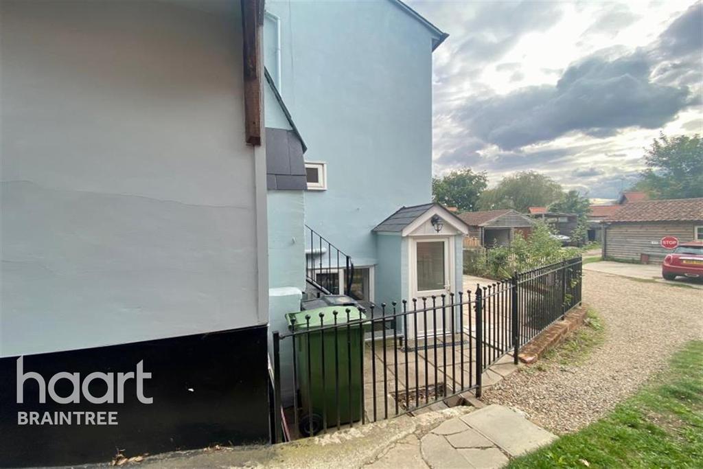 Hedingham Road 1 bed flat to rent £700 pcm (£162 pw)