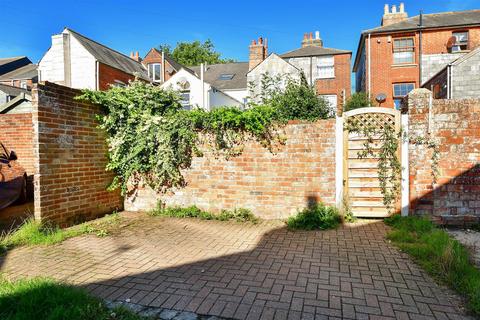 4 bedroom end of terrace house for sale - Carisbrooke Road, Newport, Isle of Wight