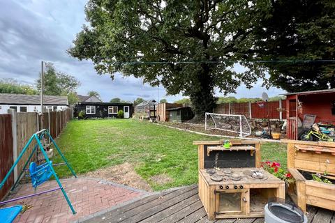 5 bedroom semi-detached house for sale, Woodstock Avenue, Romford