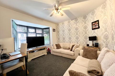 5 bedroom semi-detached house for sale, Woodstock Avenue, Romford