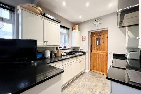 5 bedroom semi-detached house for sale, Woodstock Avenue, Romford