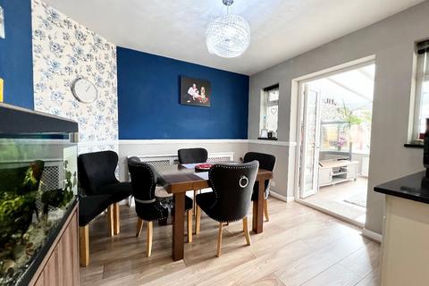 5 bedroom semi-detached house for sale, Woodstock Avenue, Romford