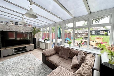 47 Woodstock Avenue, Romford, RM3 9NF
