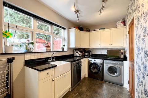 47 Woodstock Avenue, Romford, RM3 9NF