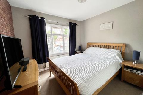 47 Woodstock Avenue, Romford, RM3 9NF