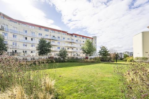 2 bedroom flat to rent, Flat  The Crescent, Hannover Quay, BS1