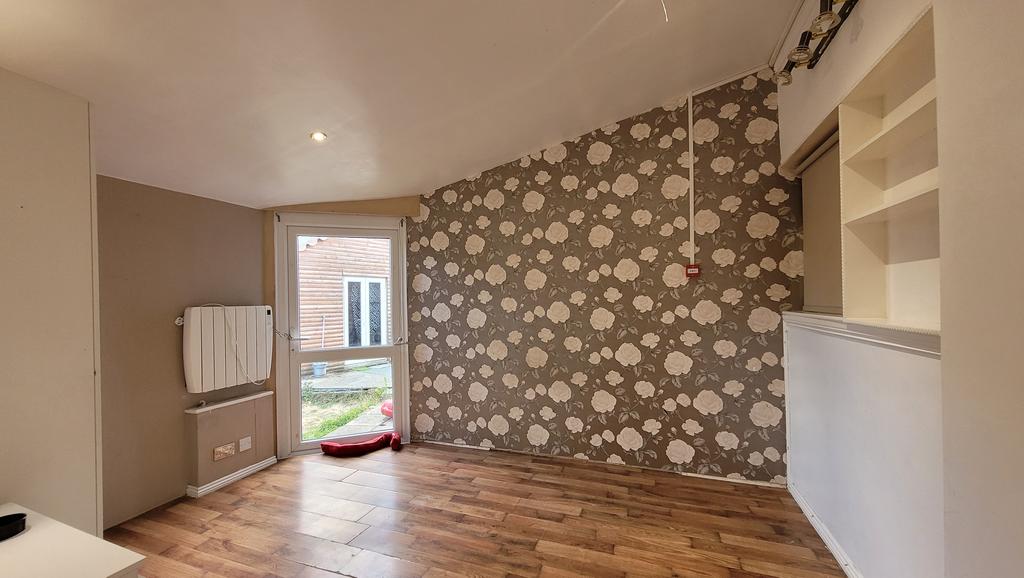 Bell Farm Avenue, Dagenham, Essex RM10 1 bed in a house share to rent