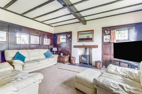 121 Blenheim Crescent, Leigh-on-sea, SS9 3DX