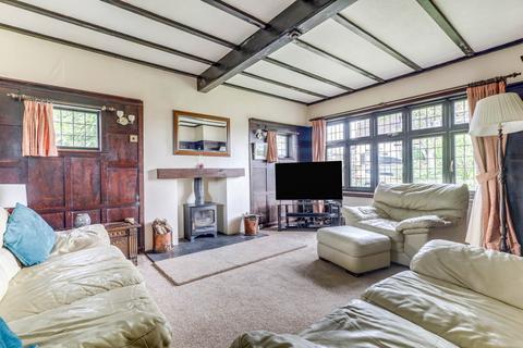 121 Blenheim Crescent, Leigh-on-sea, SS9 3DX
