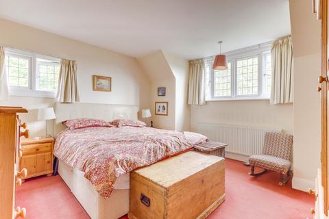 121 Blenheim Crescent, Leigh-on-sea, SS9 3DX