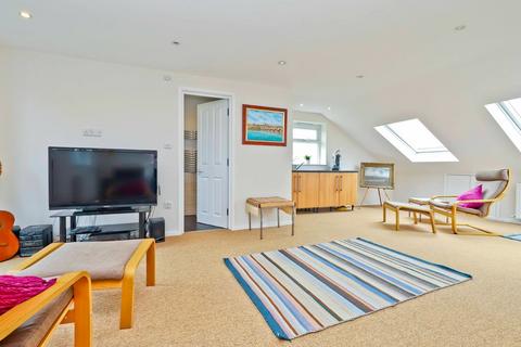 1b Deane Way, Ruislip, HA4 8SU