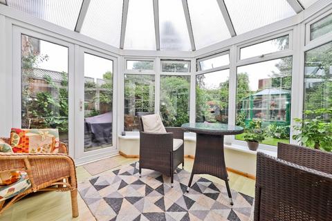1b Deane Way, Ruislip, HA4 8SU