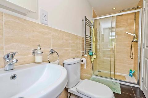 1b Deane Way, Ruislip, HA4 8SU