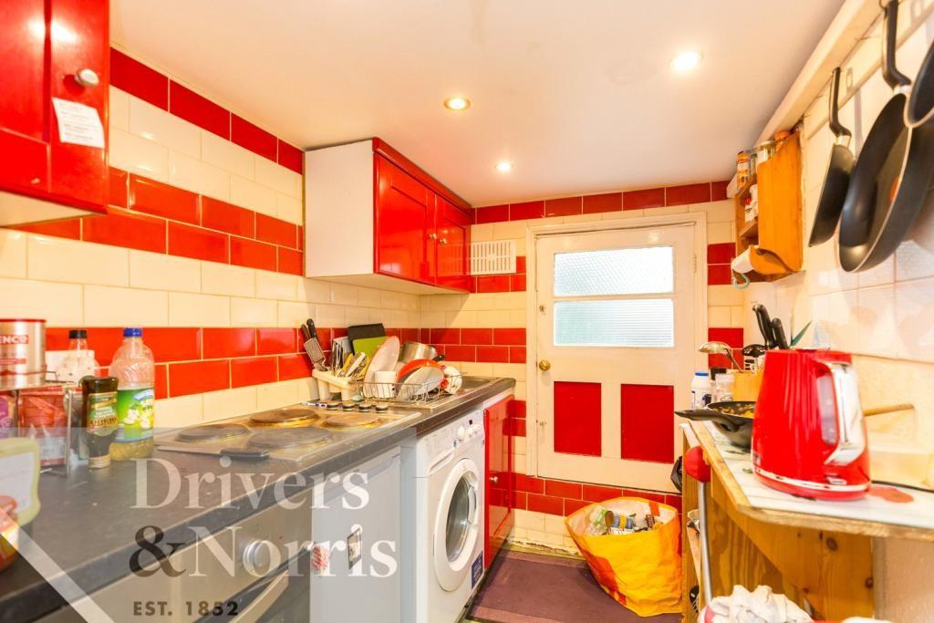 Windermere Road, Archway, London, N19 3 bed £2,500 pcm (£577 pw)