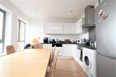 3 bedroom apartment to rent - Gallery Apartments, Commercial Road, Whitechapel, London, E1