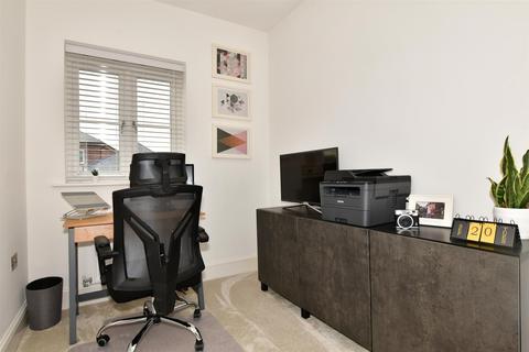 7 Gannet Grove, Whitfield, Dover, CT16 3GY