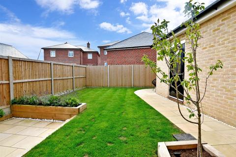 7 Gannet Grove, Whitfield, Dover, CT16 3GY