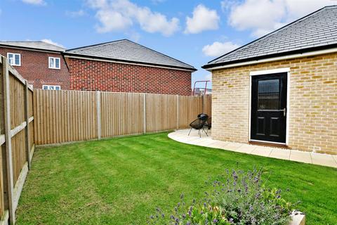 7 Gannet Grove, Whitfield, Dover, CT16 3GY