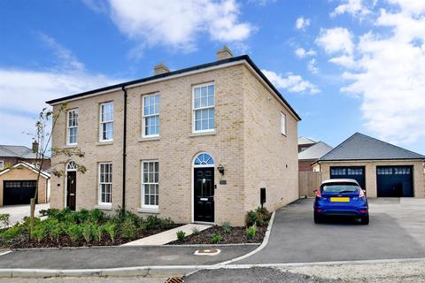 7 Gannet Grove, Whitfield, Dover, CT16 3GY