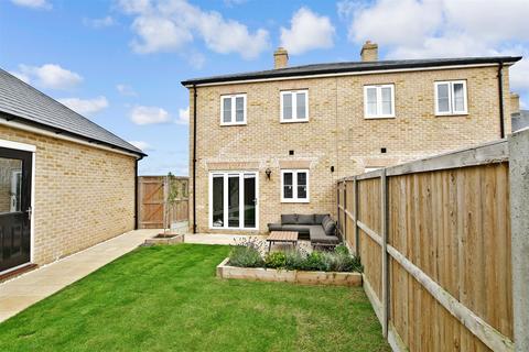 7 Gannet Grove, Whitfield, Dover, CT16 3GY