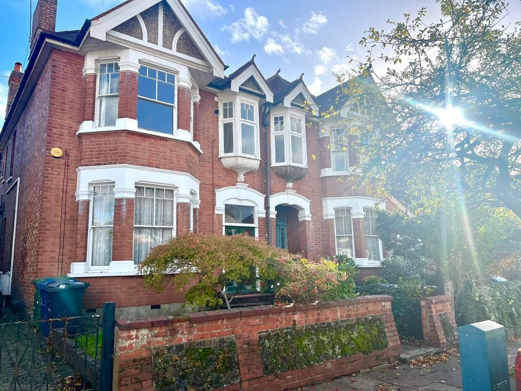 Cunningham Park, Harrow 2 bed flat £1,600 pcm (£369 pw)