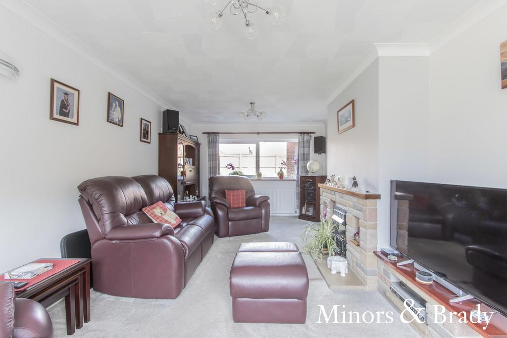 Strumpshaw Road, Brundall 4 bed chalet £375,000