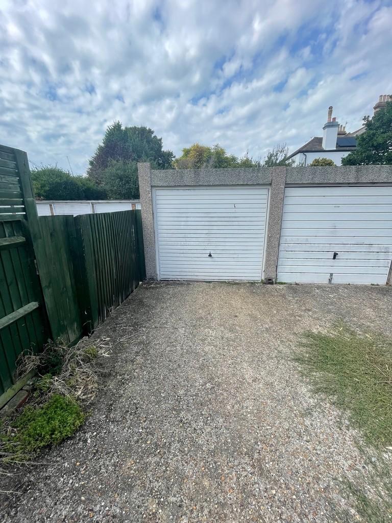 Hove Park Villas, Hove Garage £150 pcm (£35 pw)